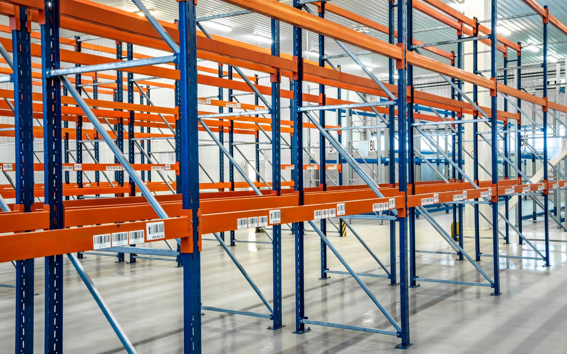 Racks selectivos industriales instalados en bodega — SS Racks Chile